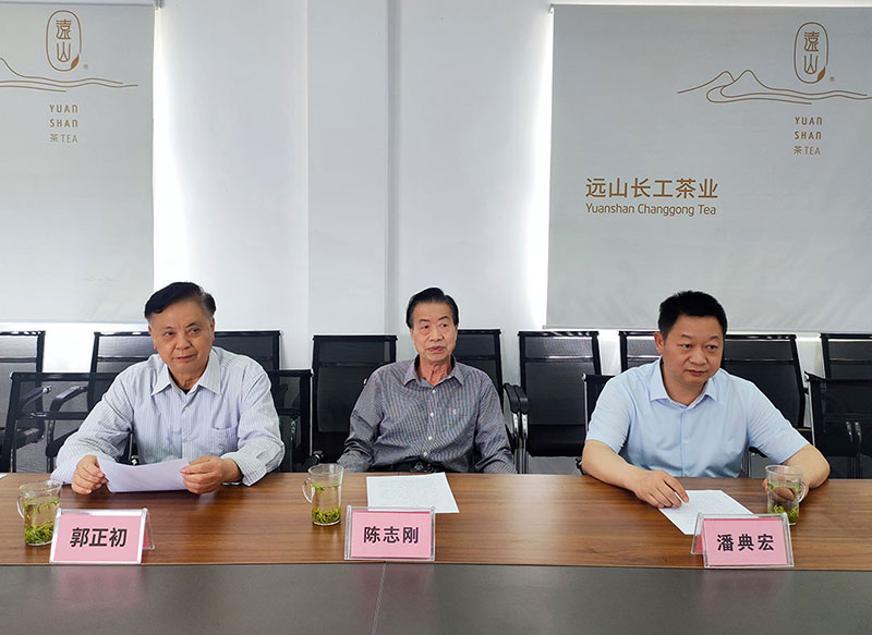 岳陽(yáng)市老領(lǐng)導(dǎo)赴華容縣調(diào)研指導(dǎo)茶產(chǎn)業(yè)發(fā)展